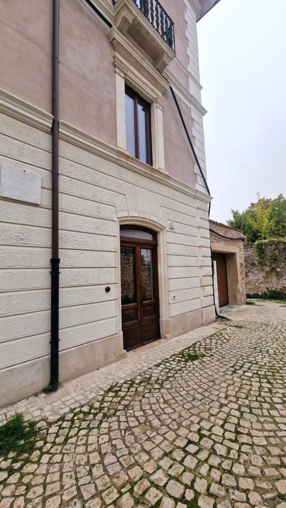 Dimora Adelfina - L'Aquila Centro Villa Exterior foto